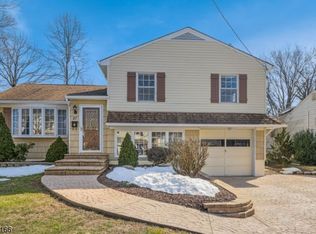 27 Sherwood Rd, Kenilworth, NJ 07033