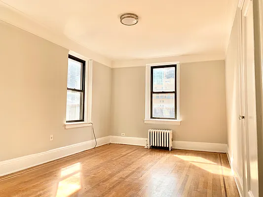 Rented by Arwell Realty | media 14