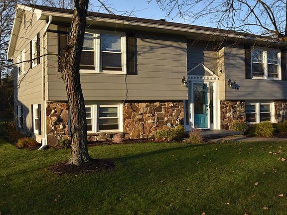 2nd image of 10 Greensview Dr