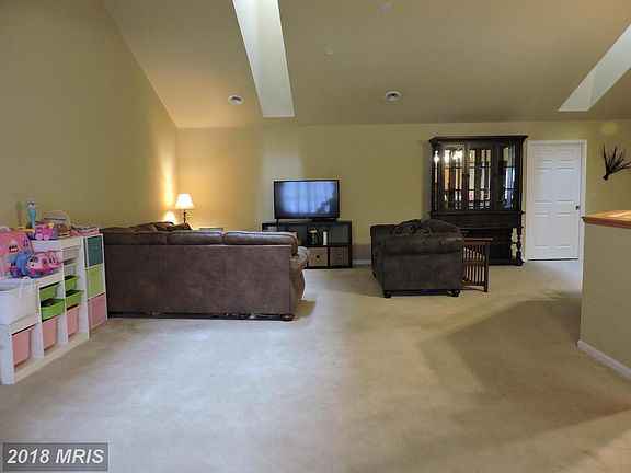 3rd image of 146 Chantilly Ct