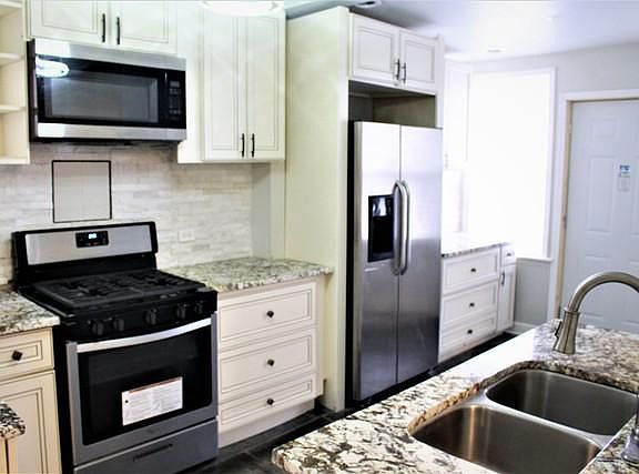 5th image of 941 N Lockwood Ave