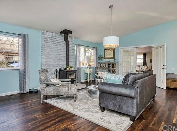 4th image of 19275 Meadow Ct