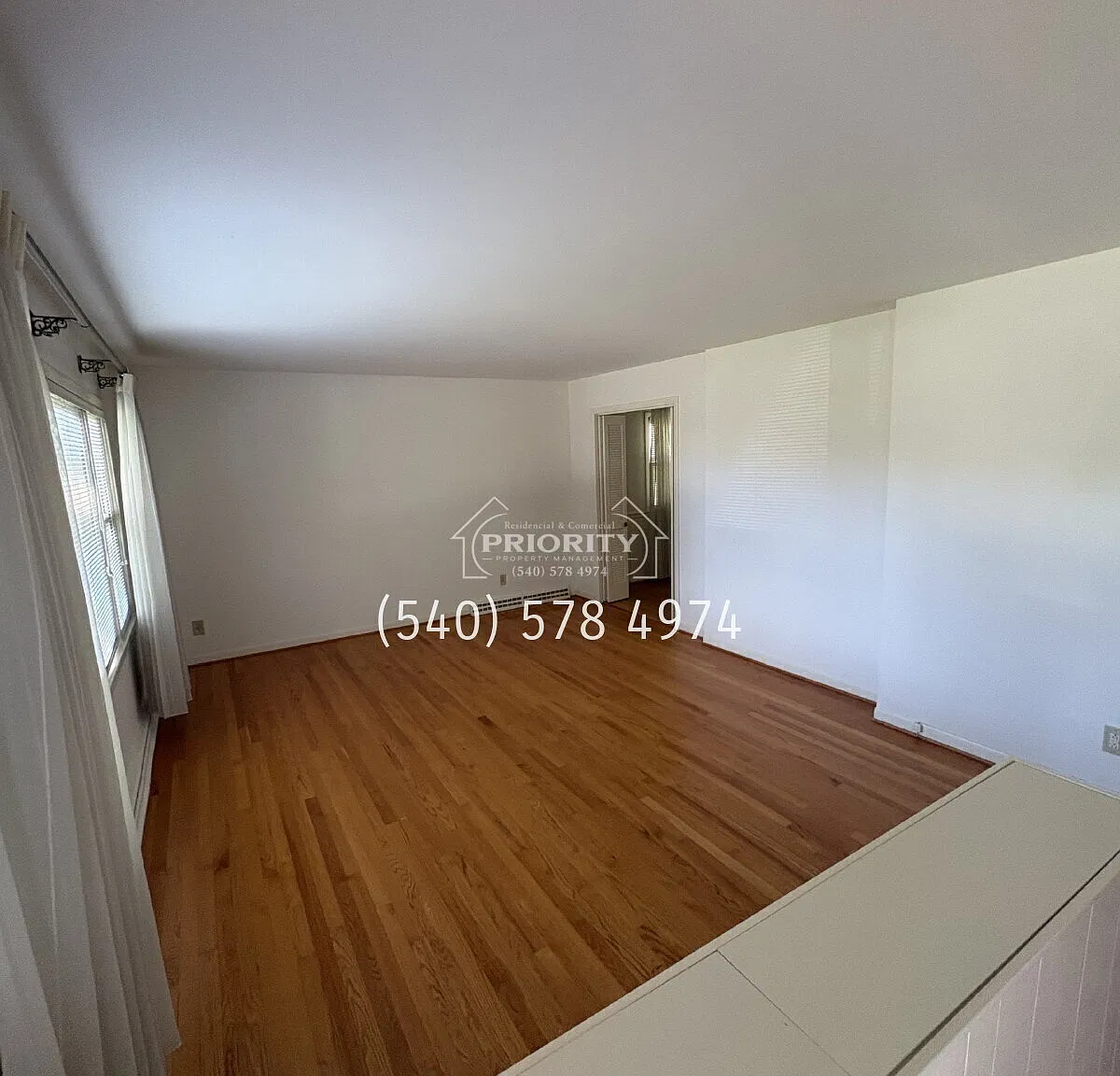 "Charming 4-Bed Retreat on Emery St, located in Harrisonburg!" — Photo 4