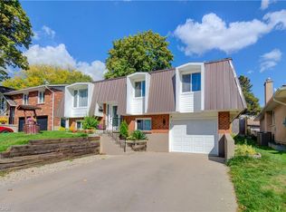 320 Country Hill Dr, Kitchener, ON N2E 2C2