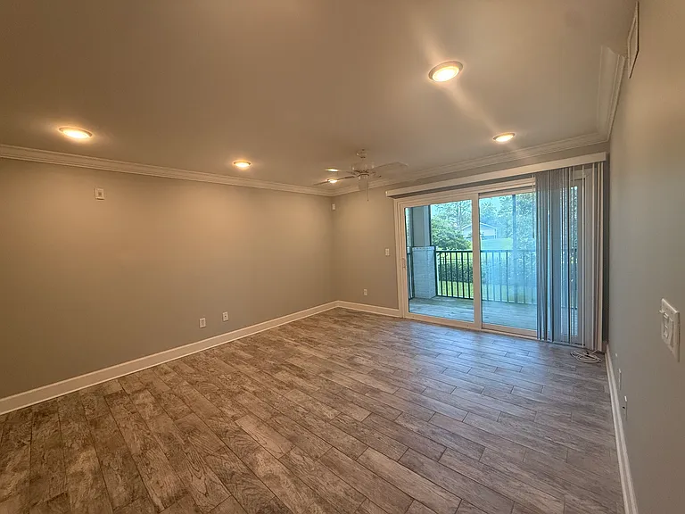 100 Boardwalk Dr #824 — Photo 7
