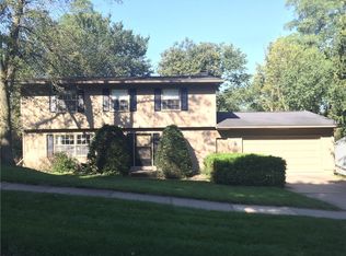355 Parkland Dr SE, Cedar Rapids, IA 52403