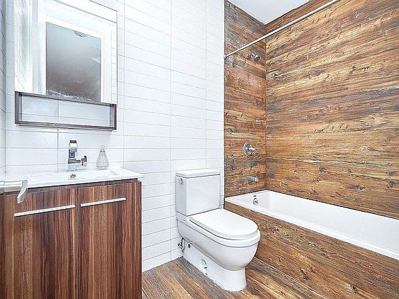 5th image of 249 Jefferson Ave #2B