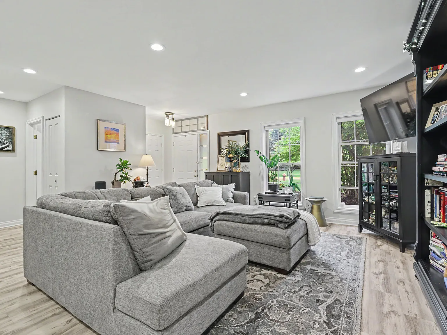 2 bed, 1316 sqft, $2,500 — Photo 4