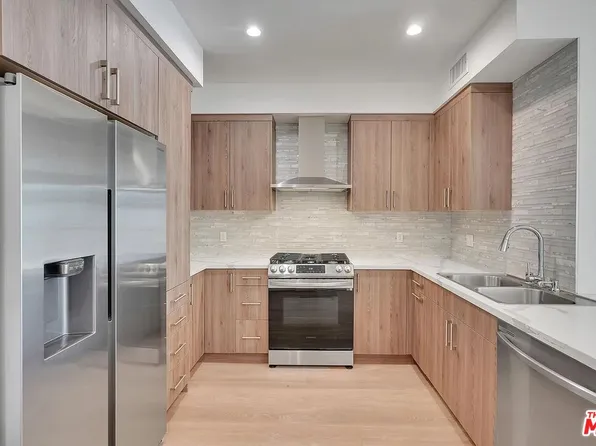 14419 Riverside Dr #204, Sherman Oaks, CA 91423