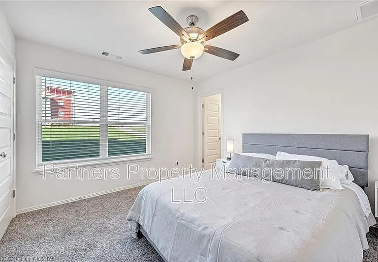 1788 S Razorback Rd #1788 — Photo 8