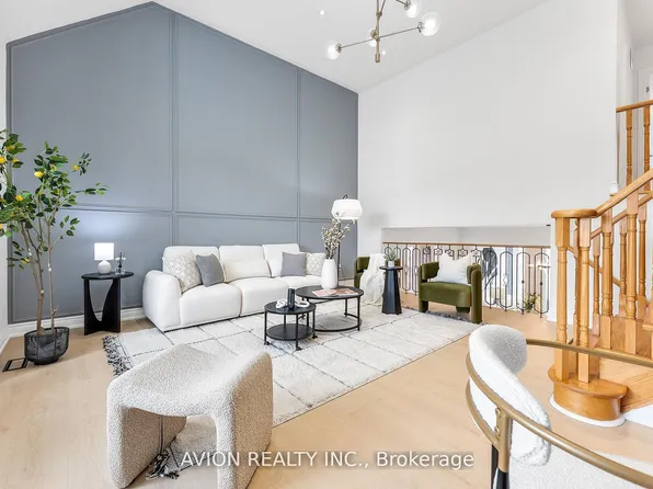 33 Brockdale St, Richmond Hill, ON L4E 4W1