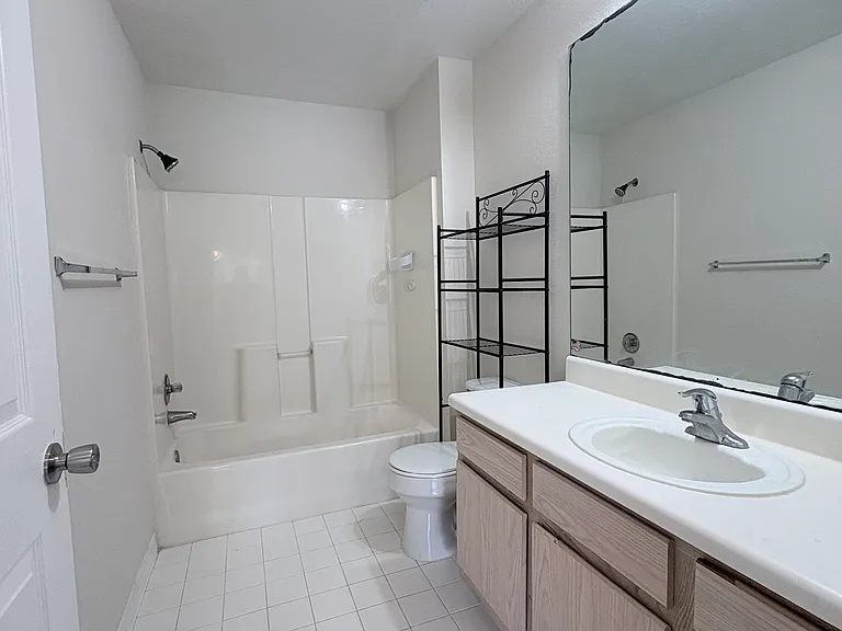 5455 Vineland Rd #3208 — Photo 12