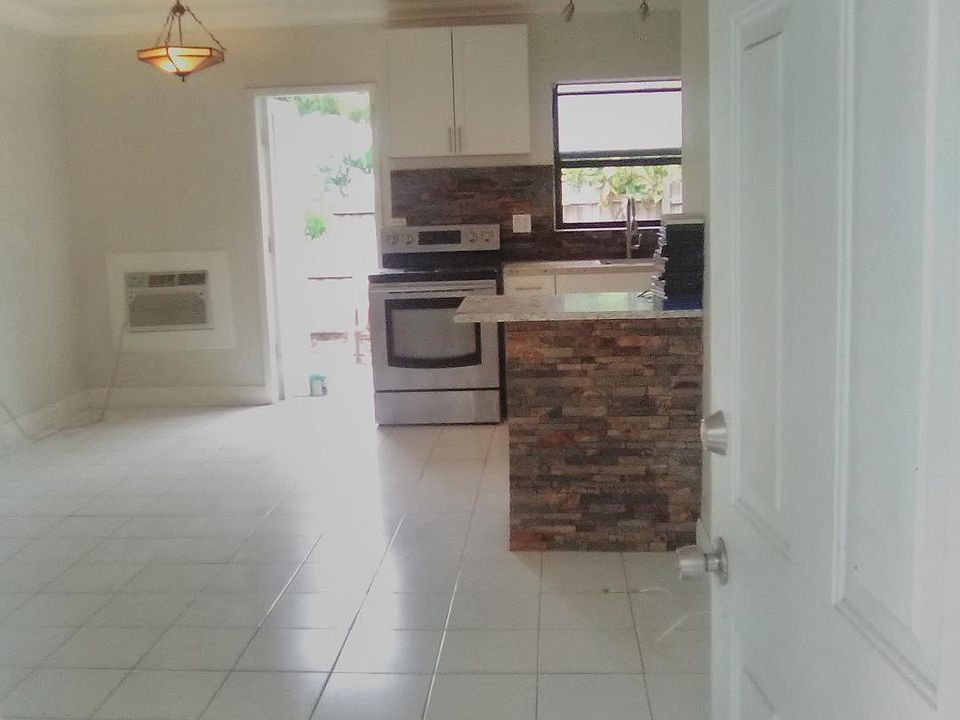1st image of 1651 NE 33rd St APT 2