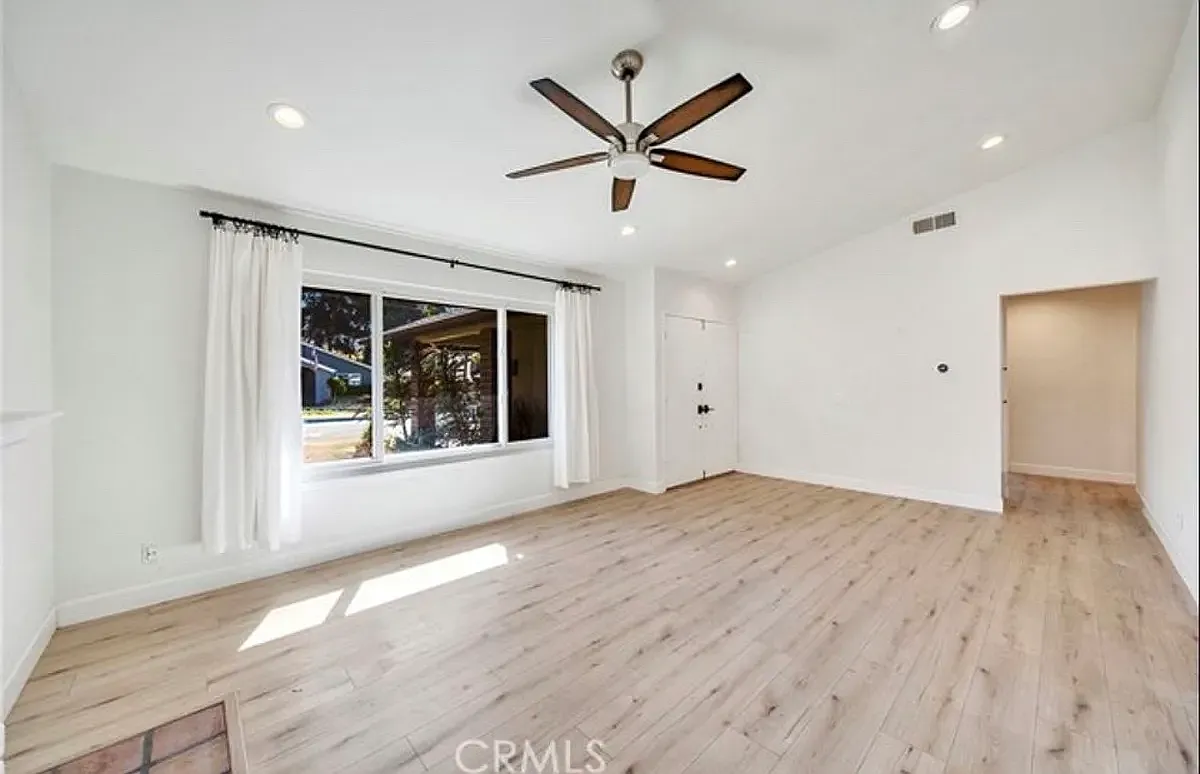 4 bed, 1400 sqft, $4,200 — Photo 4