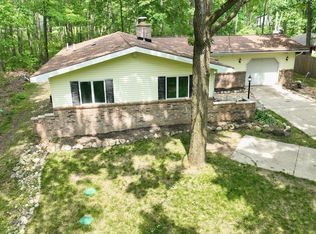 1207 Queensway Dr, Lake Isabella, MI 48893