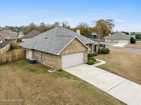 3rd image of 13636 Hidden Oaks Dr