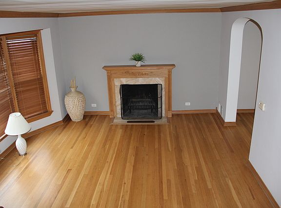 4th image of 4819 N Nagle Ave