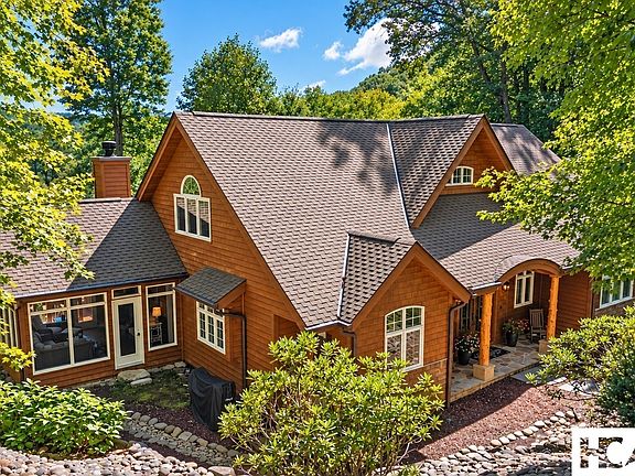3rd image of 152 Parkview Lane