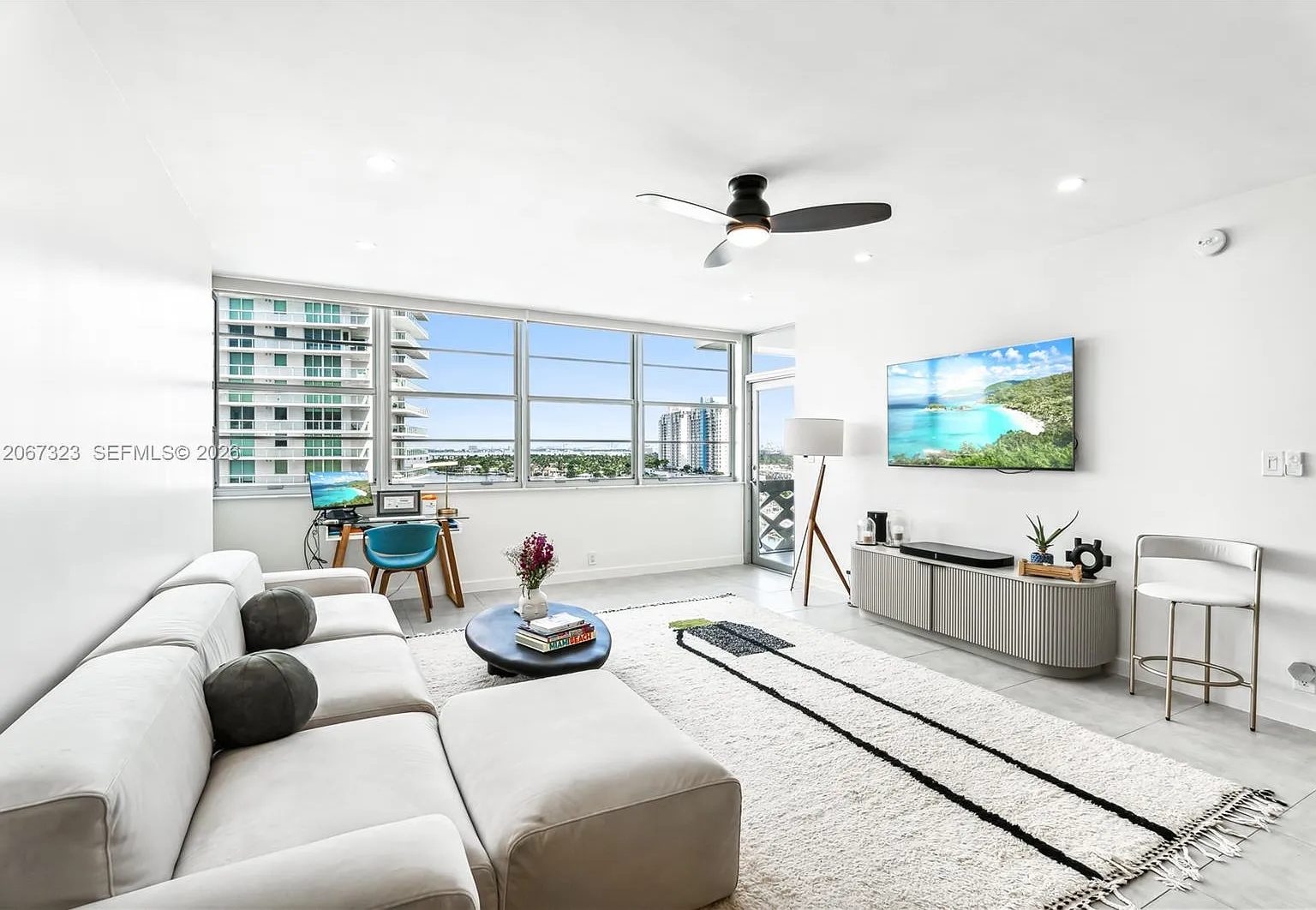 Belle Plaza Condo — Photo 2