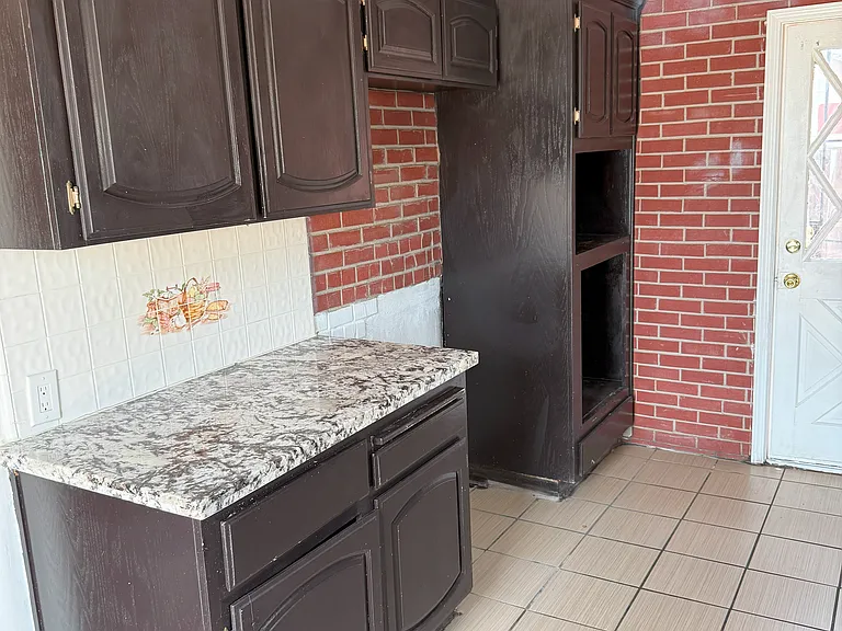 299 E Main St — Photo 7