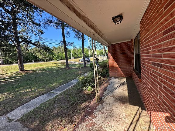 5th image of 2871 Andrews Ave