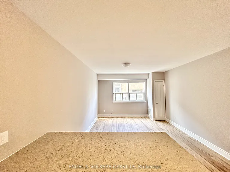 100 25th St #4 — Photo 4