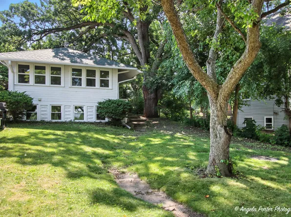 67 Wells St, Fox Lake, IL 60020