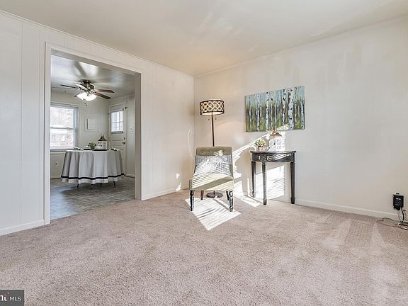 3rd image of 228 Oakridge Dr