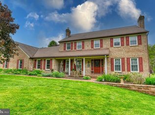 8 Glen Hollow Ct, Reading, PA 19607