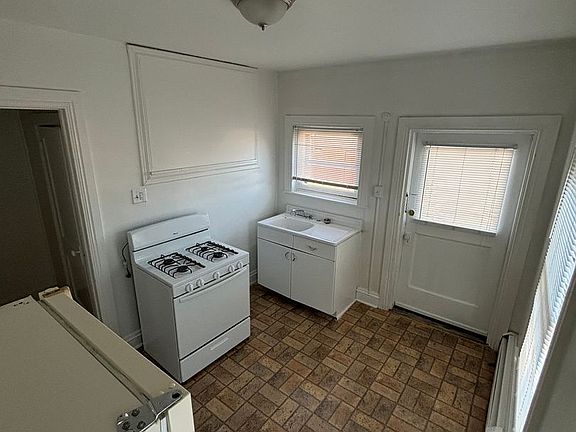 4th image of 123 E Market St Floor 3