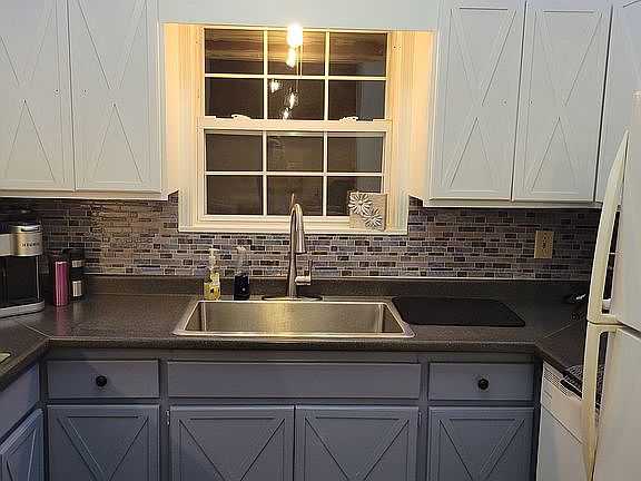 5th image of 113 N Satsuma Ct