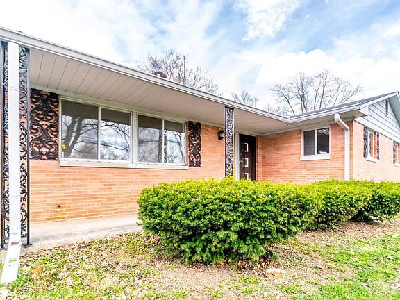 3rd image of 624 Clossey Dr