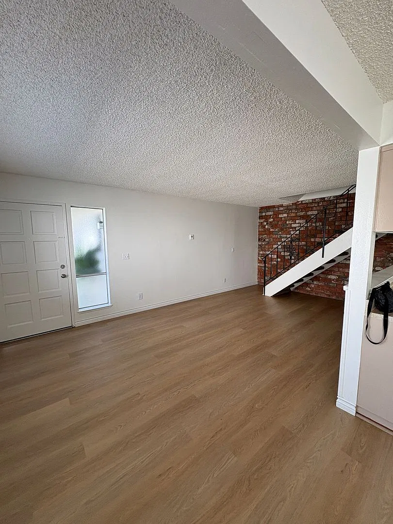 For Lease Updated 2-Bedroom Villa Ventura Townhouse Condo — Photo 3