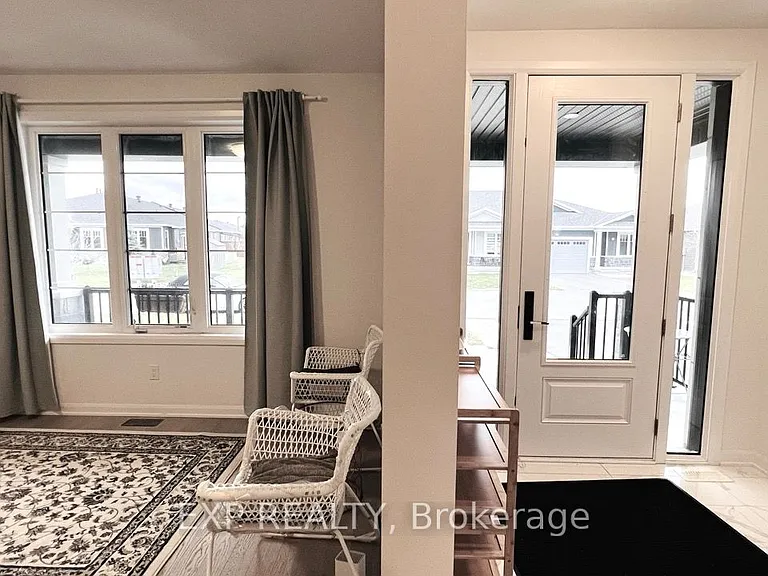 747 Coast Cir — Photo 2