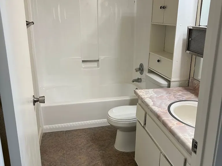 657 W Parlier Ave #126 — Photo 21