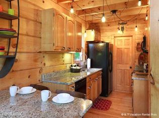 426 Forest Springs Dr, Gatlinburg, TN 37738