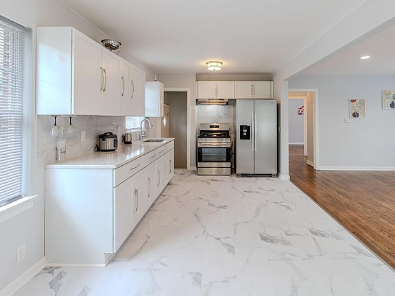 5th image of 555 Taft Pl