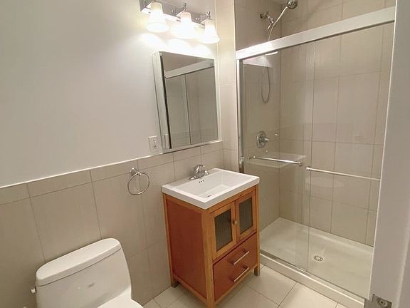 4th image of 254 E 33rd St APT 2S