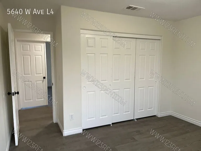 5640 W Avenue L4 — Photo 35