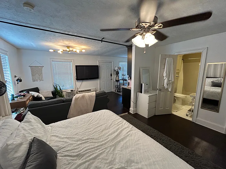 216 Montclair Ave — Photo 7
