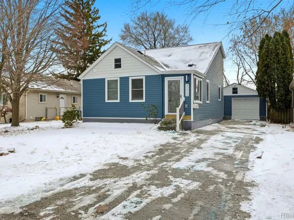 21912 E Ten Mile Rd, Saint Clair Shores, MI 48080