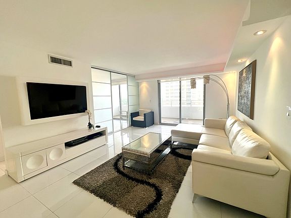 4th image of 5555 Collins Ave APT 9Y