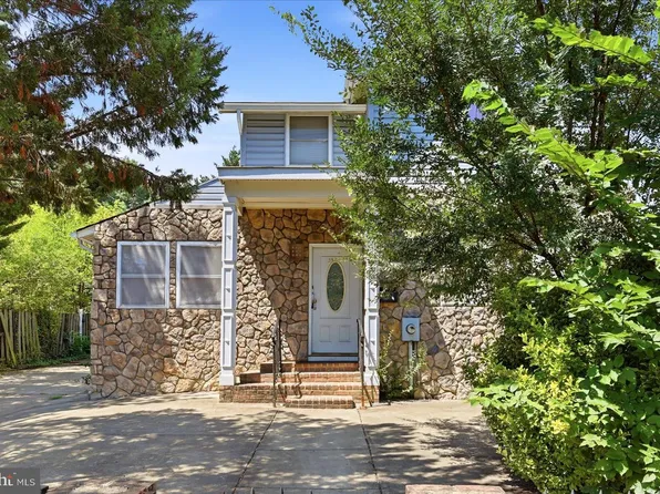 2506 S Eads St, Arlington, VA 22202