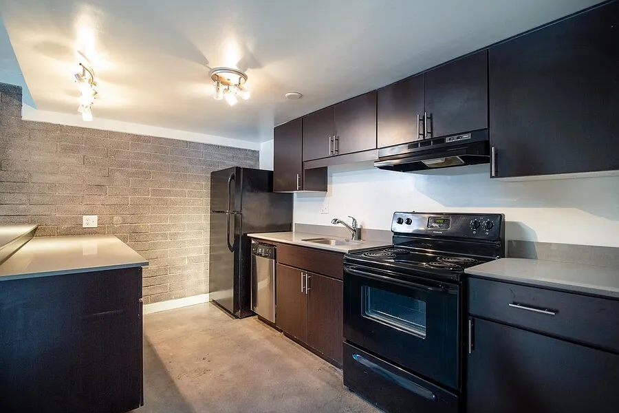 Broadway Residences — Photo 4