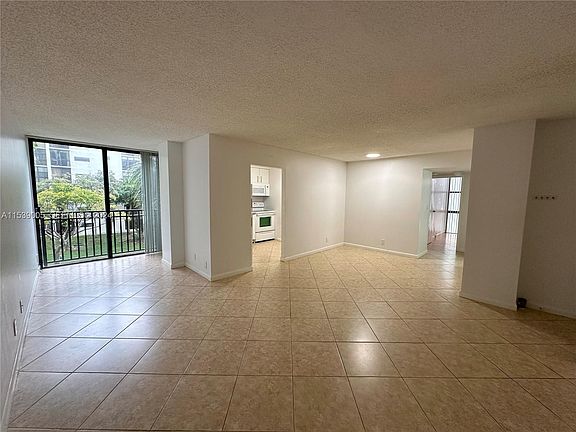 4th image of 17021 N Bay Rd APT 320-4