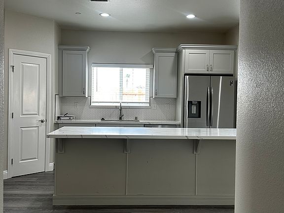 2nd image of 846 N Harriet St