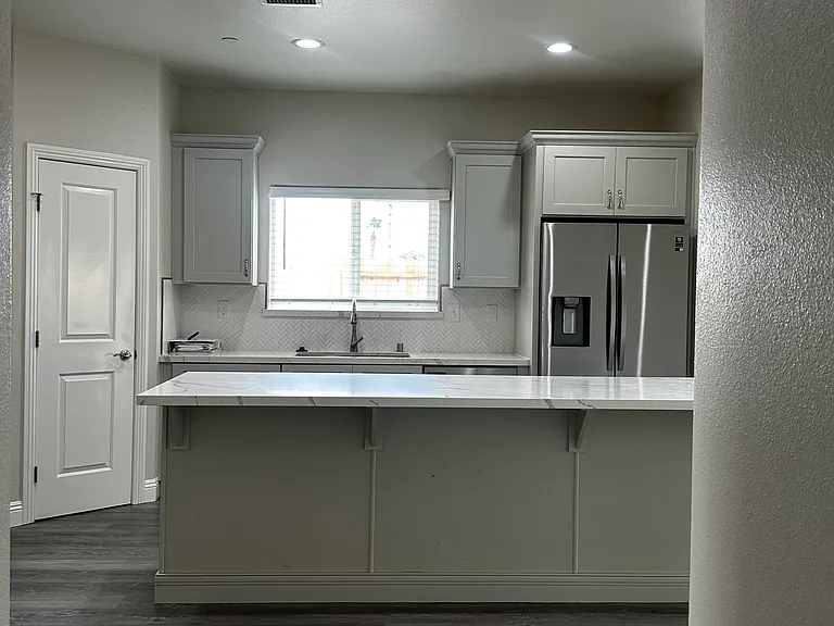 846 N Harriet St — Photo 2