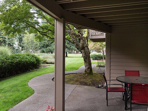 4th image of 2410 SE Baypoint Dr Unit 62