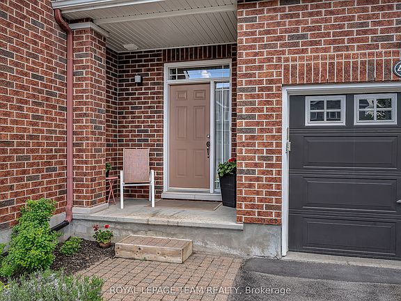 3rd image of 472 Celtic Ridge Cres