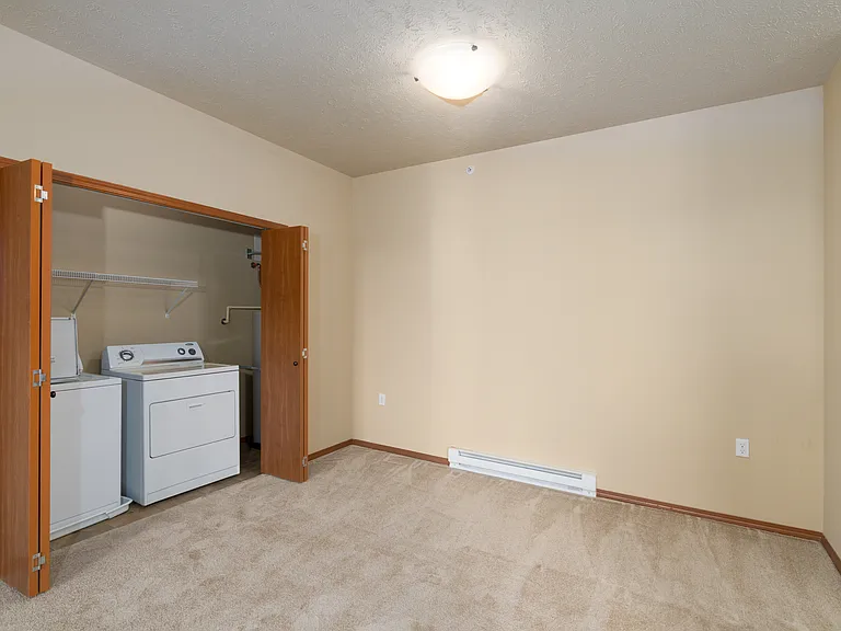 Eagle Point Apartments — Photo 36